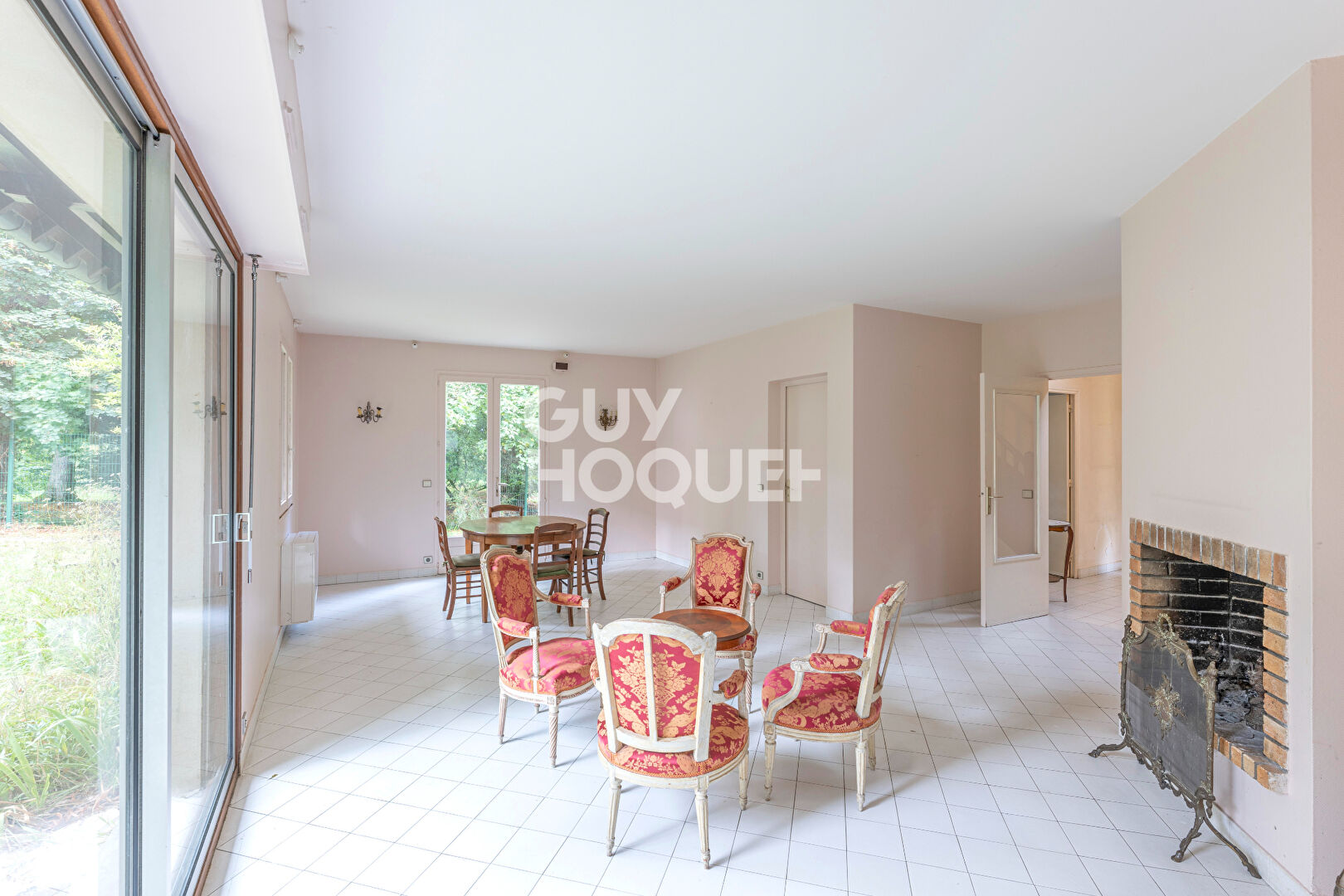 **Le Charme Authentique de Vieux Marly**