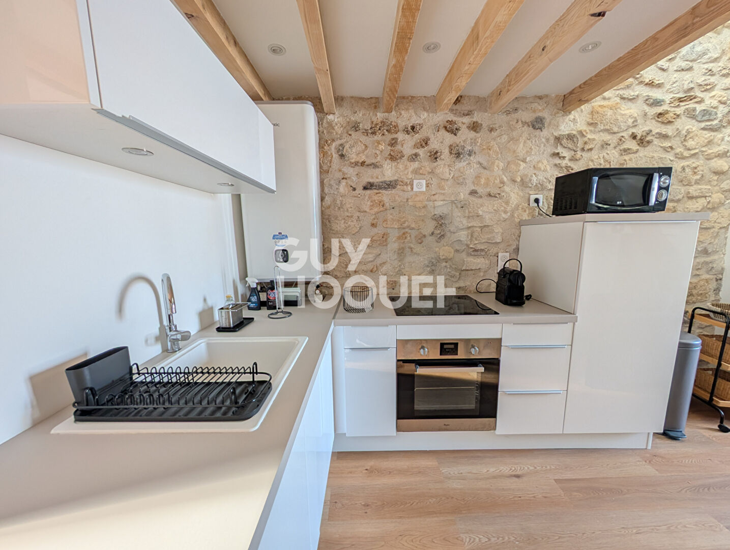 STUDIO MEUBLE avec  mezzanine 31.3 m2