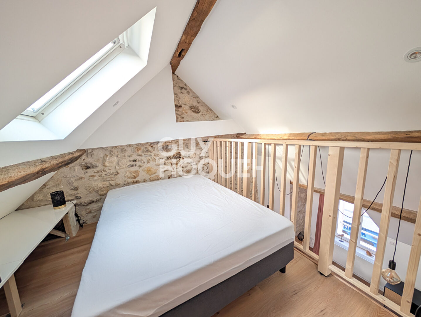 STUDIO MEUBLE avec  mezzanine 31.3 m2