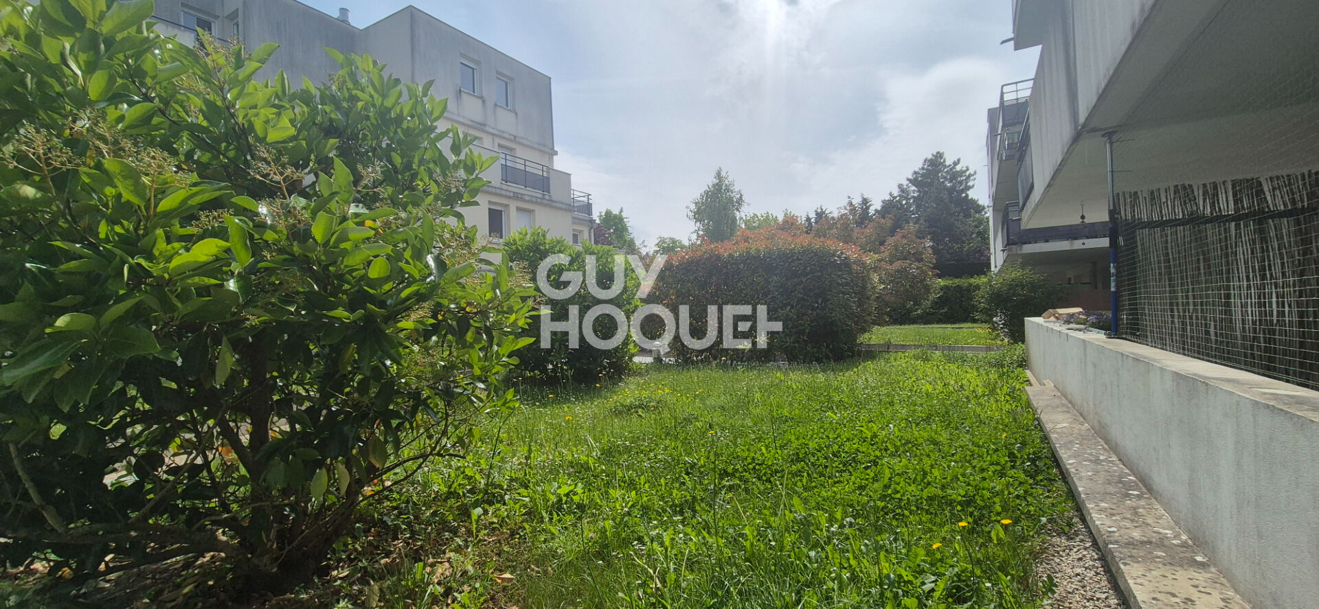 Appartement  2 pièces - Environnement verdoyant.
