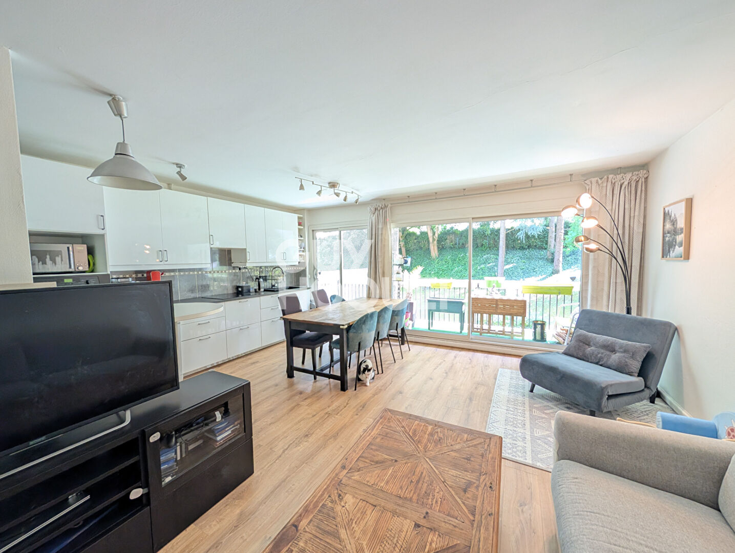 Bel appartement 3 pièces. Résidence verdoyante.