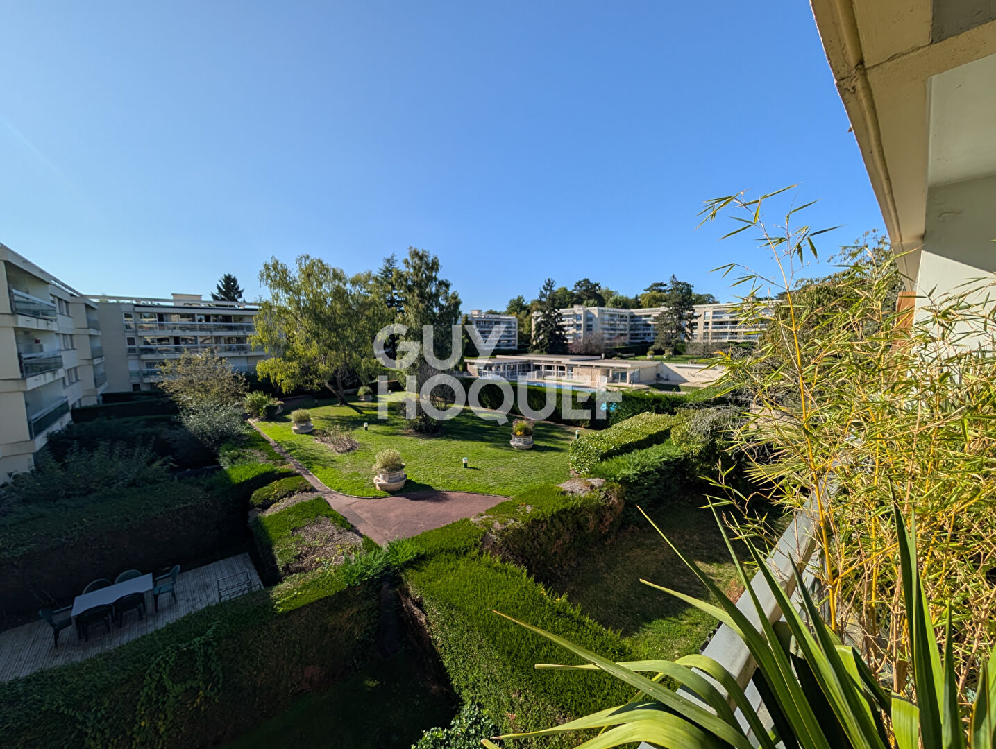 GRAND 3 PIECES 82 m2 TRES BON ETAT BAILLY