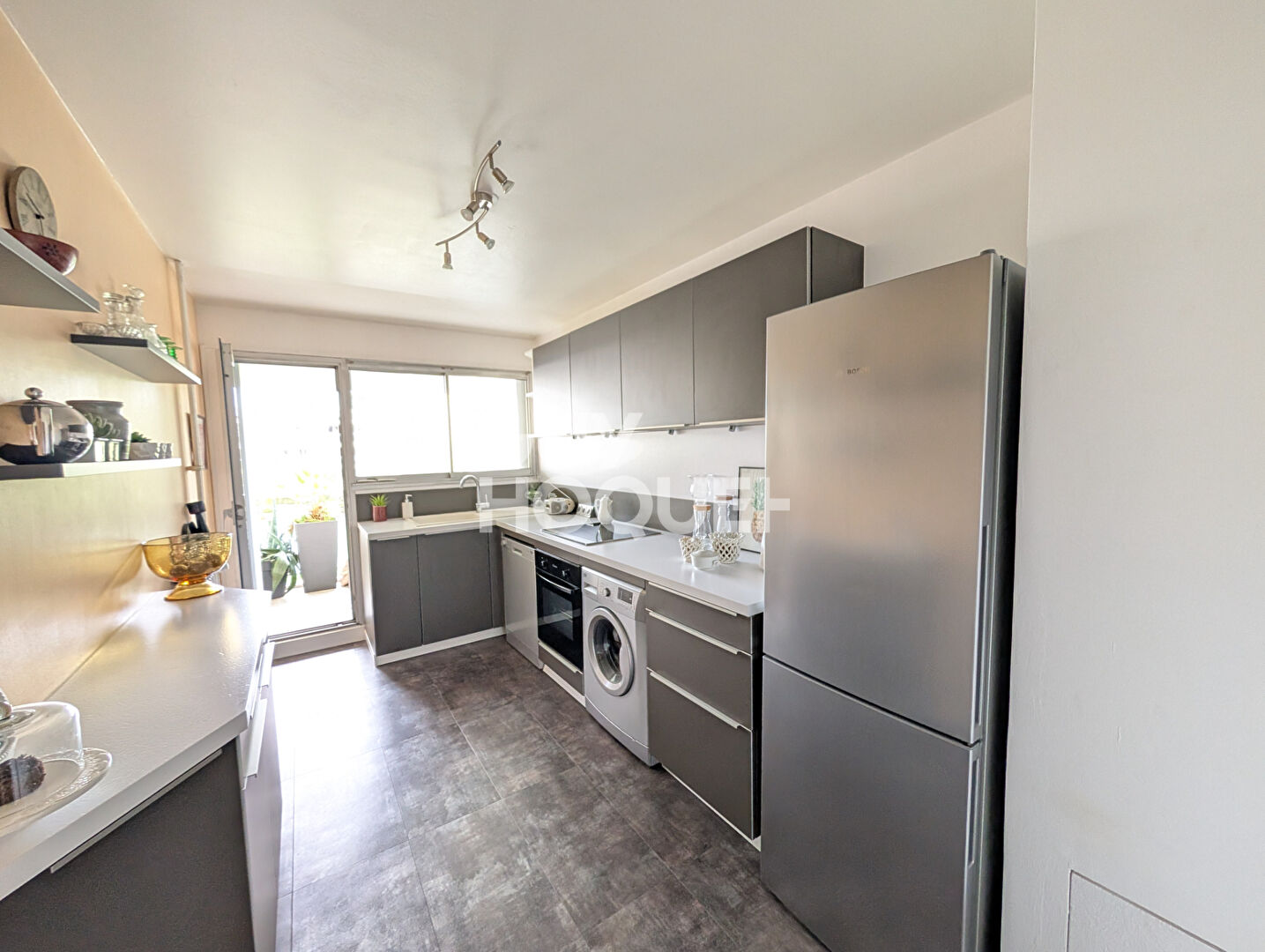 GRAND 3 PIECES 82 m2 TRES BON ETAT BAILLY