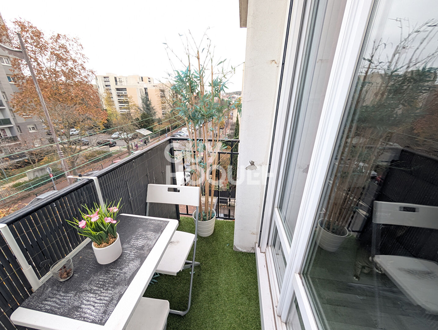 DERNIER ETAGE 3 PIECES 2 CHAMBRES RUEIL CENTRE