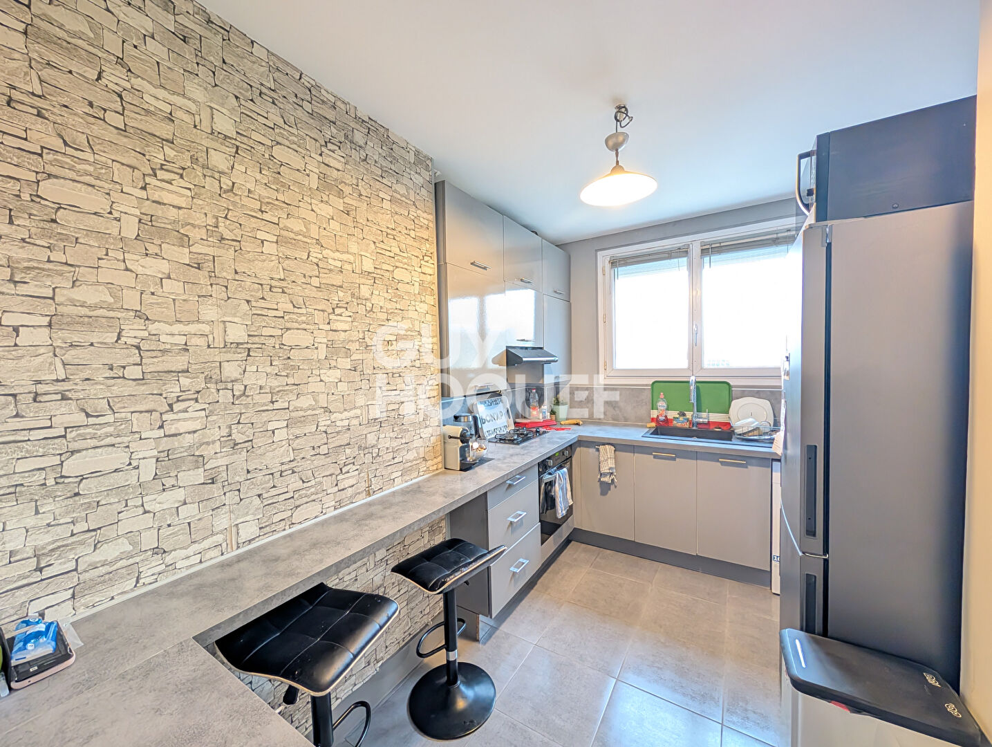 DERNIER ETAGE 3 PIECES 2 CHAMBRES RUEIL CENTRE