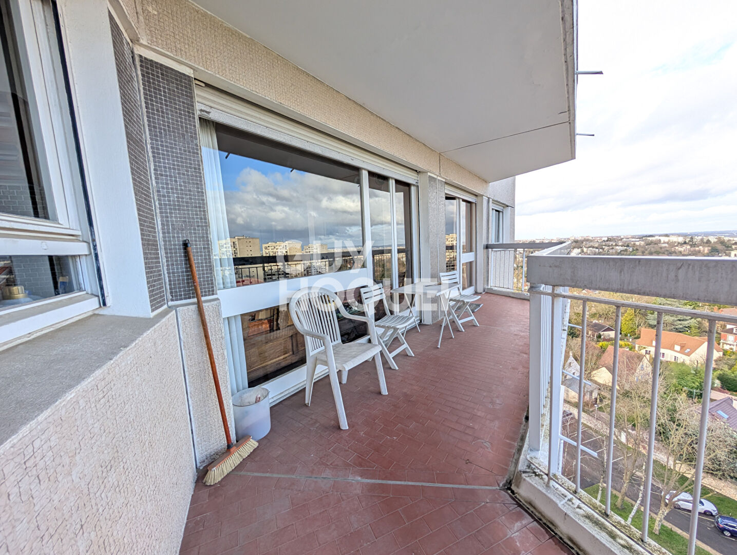 3 PIECES 66m2 ETAGE ELEVE