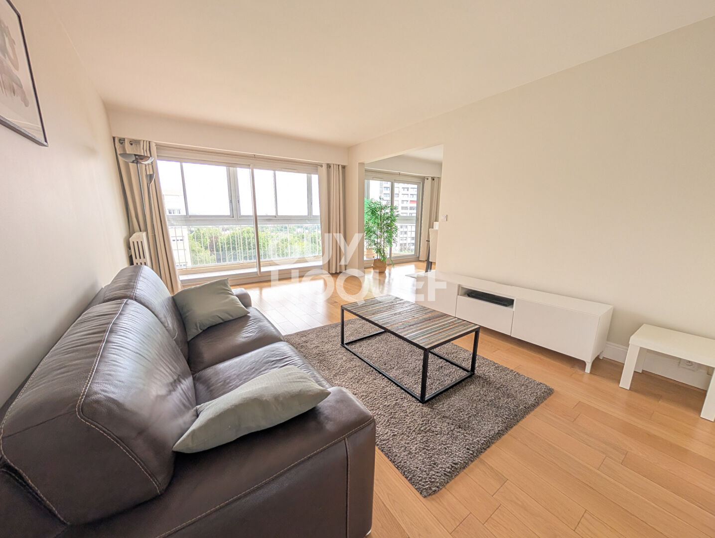 MONTVAL 6 PIECES 4 CHAMBRES 112m2