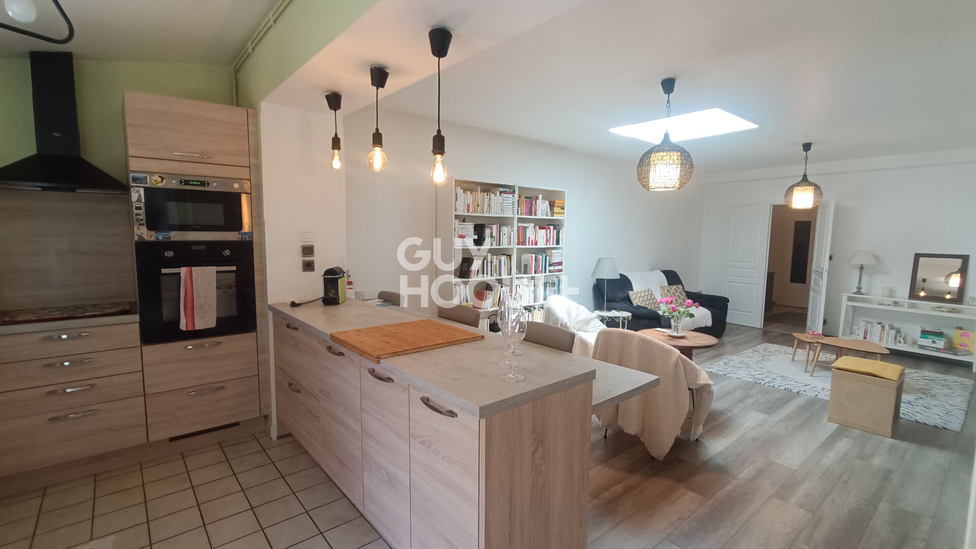 Maison de ville Marmande, 130 m2 avec cour et garage.