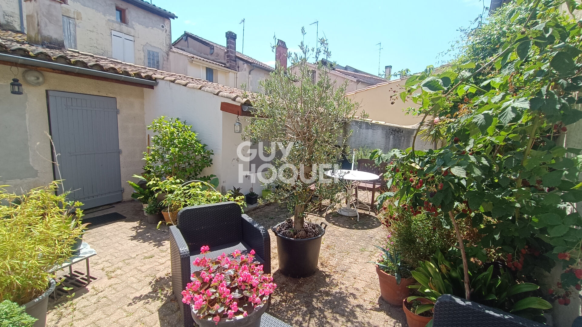 Maison de ville Marmande, 130 m2 avec cour et garage.