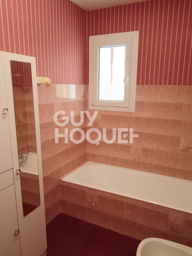 Maison 6 pièces sur terrain de 4 500 m2