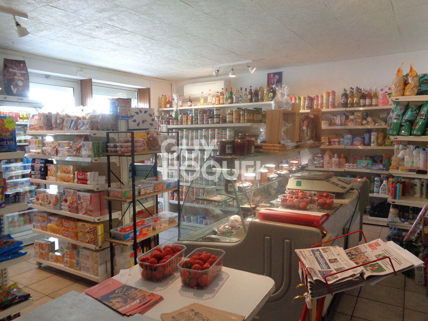 Maison d'habitation et fond de commerce 245 m2