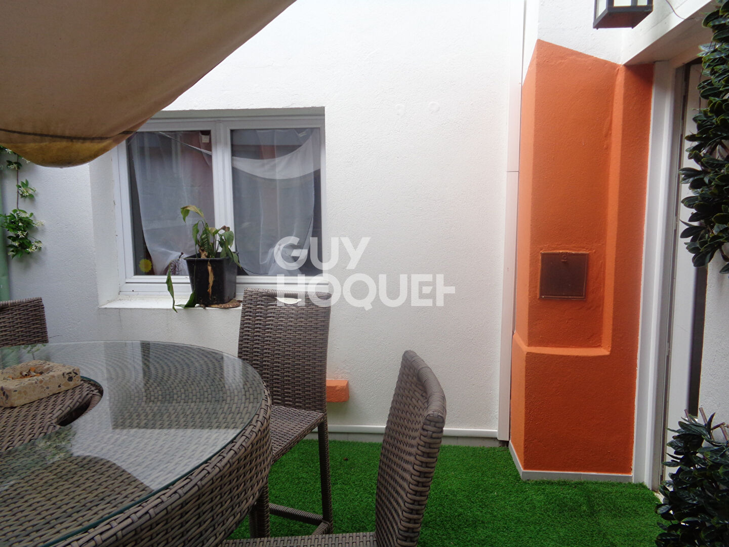 Maison d'habitation et fond de commerce 245 m2