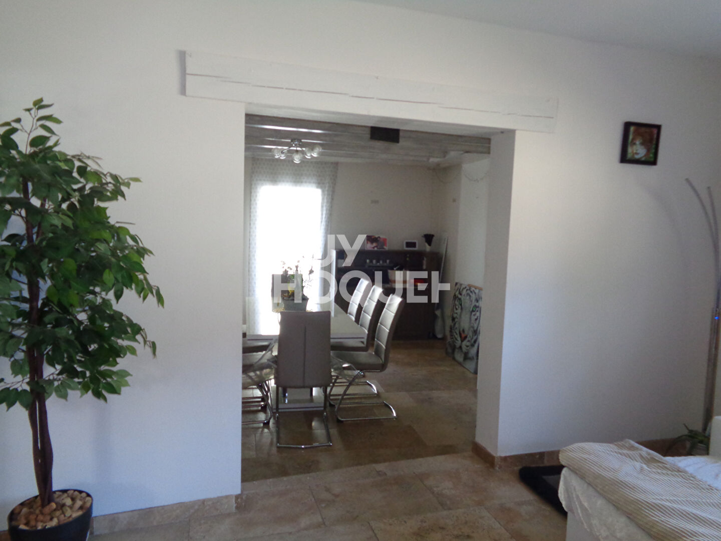 Maison d'habitation et fond de commerce 245 m2