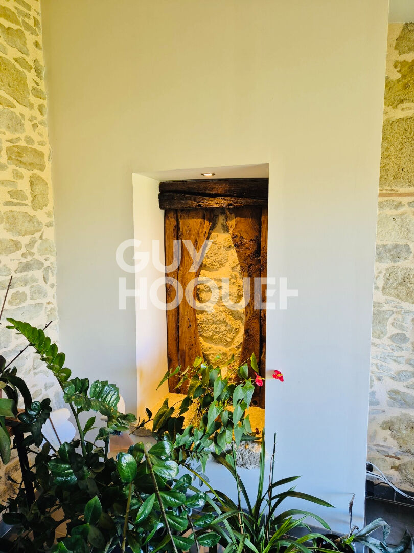 Joli corps de ferme avec vue