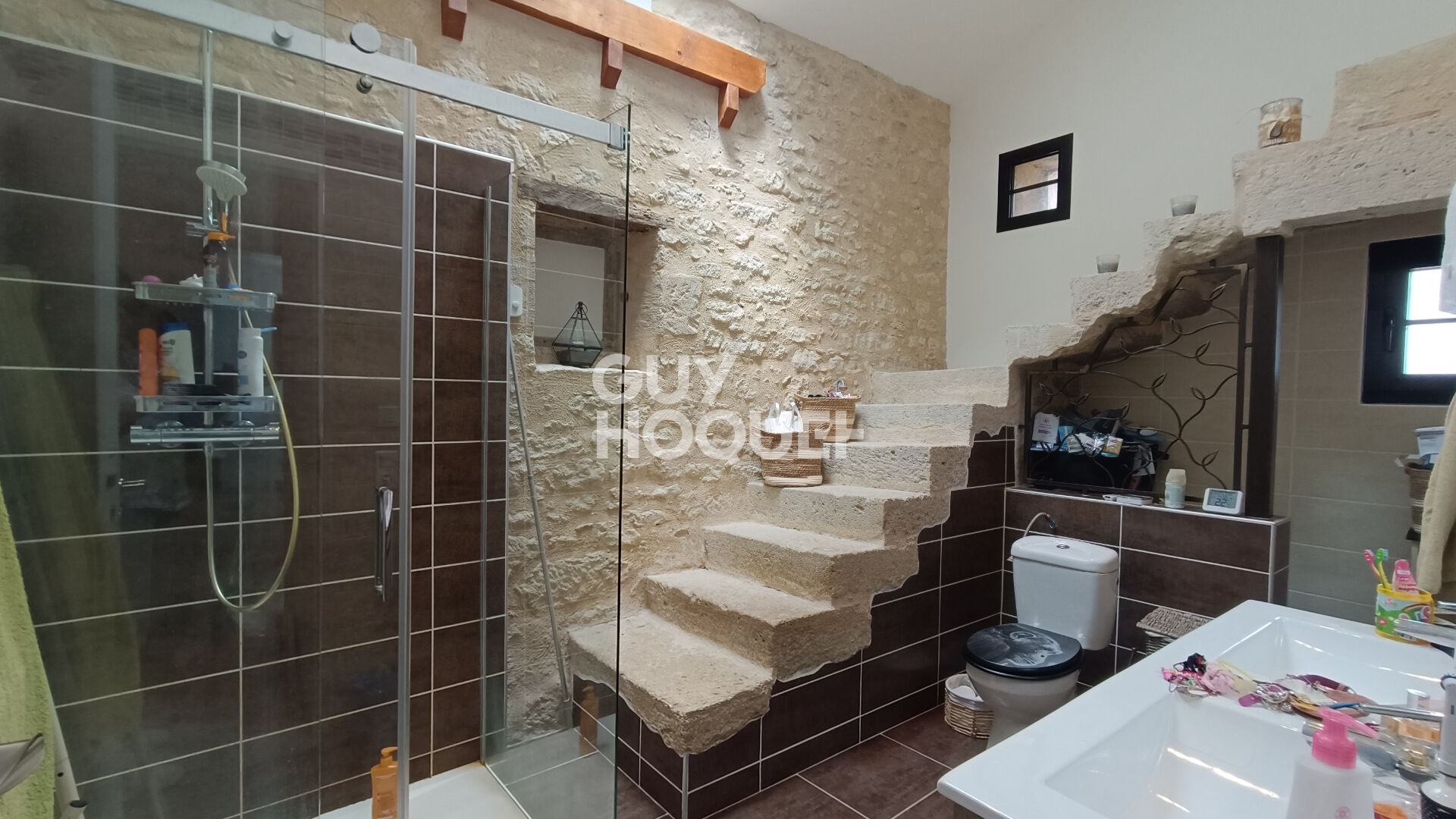 Joli corps de ferme avec vue