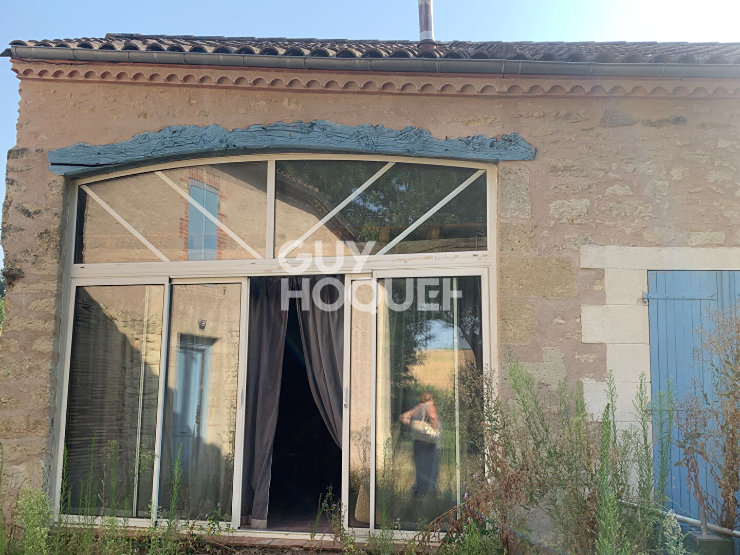 Ensemble immobilier avec maison, grange, et terrain