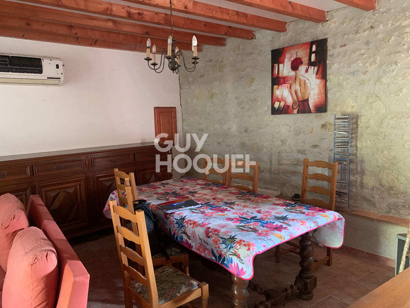 Ensemble immobilier avec maison, grange, et terrain