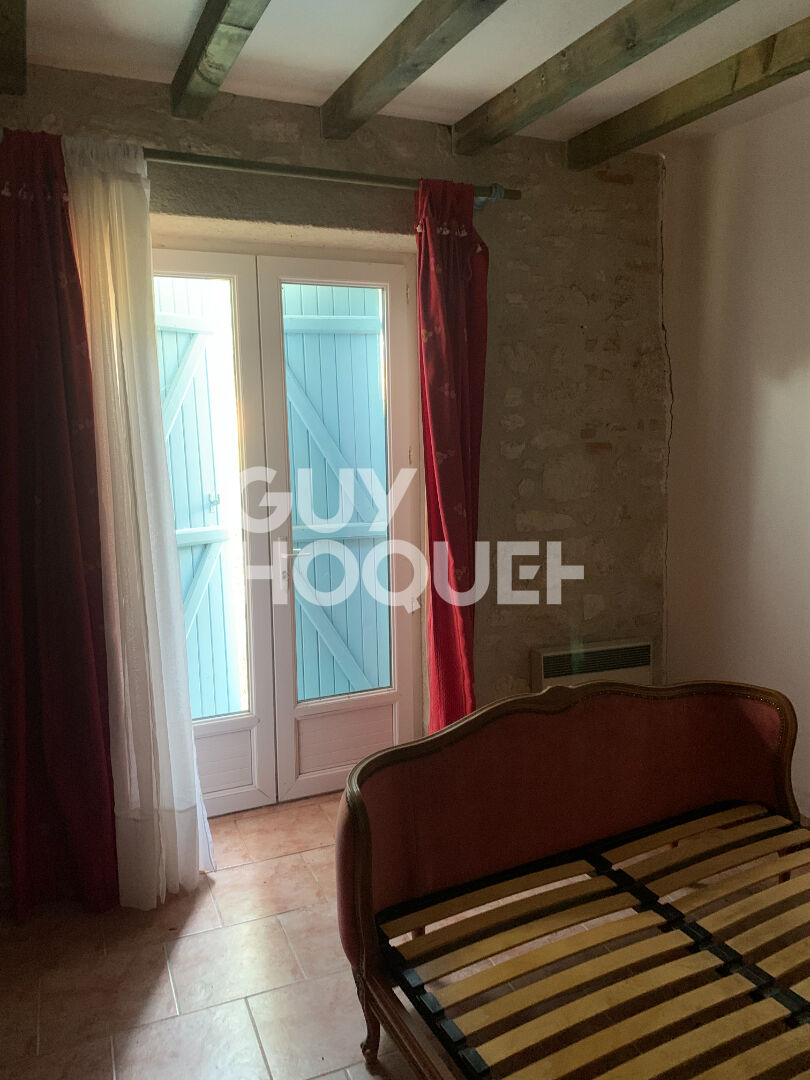 Ensemble immobilier avec maison, grange, et terrain