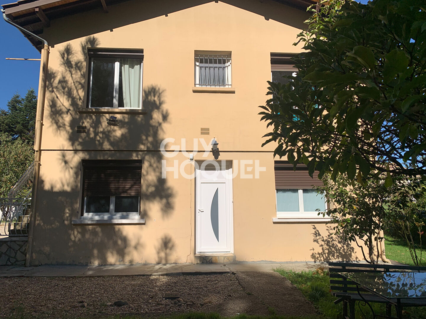 Maison divisée en 2 appartements
