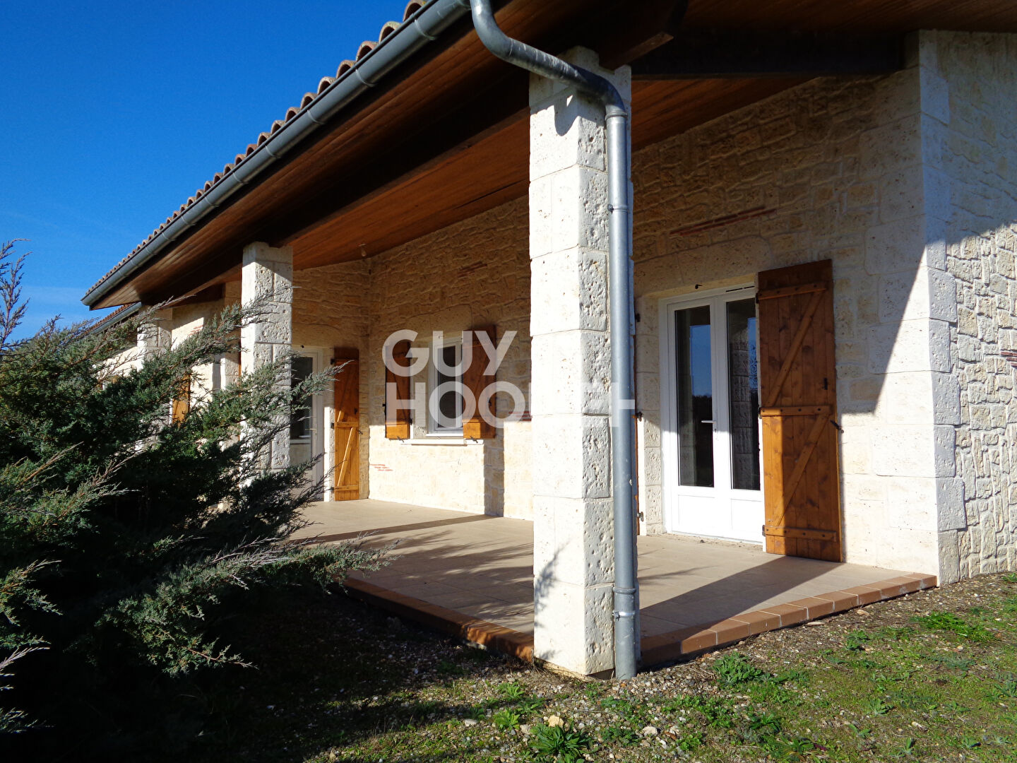 Maison de plain-pied avec 3 chambres, garage et jardin