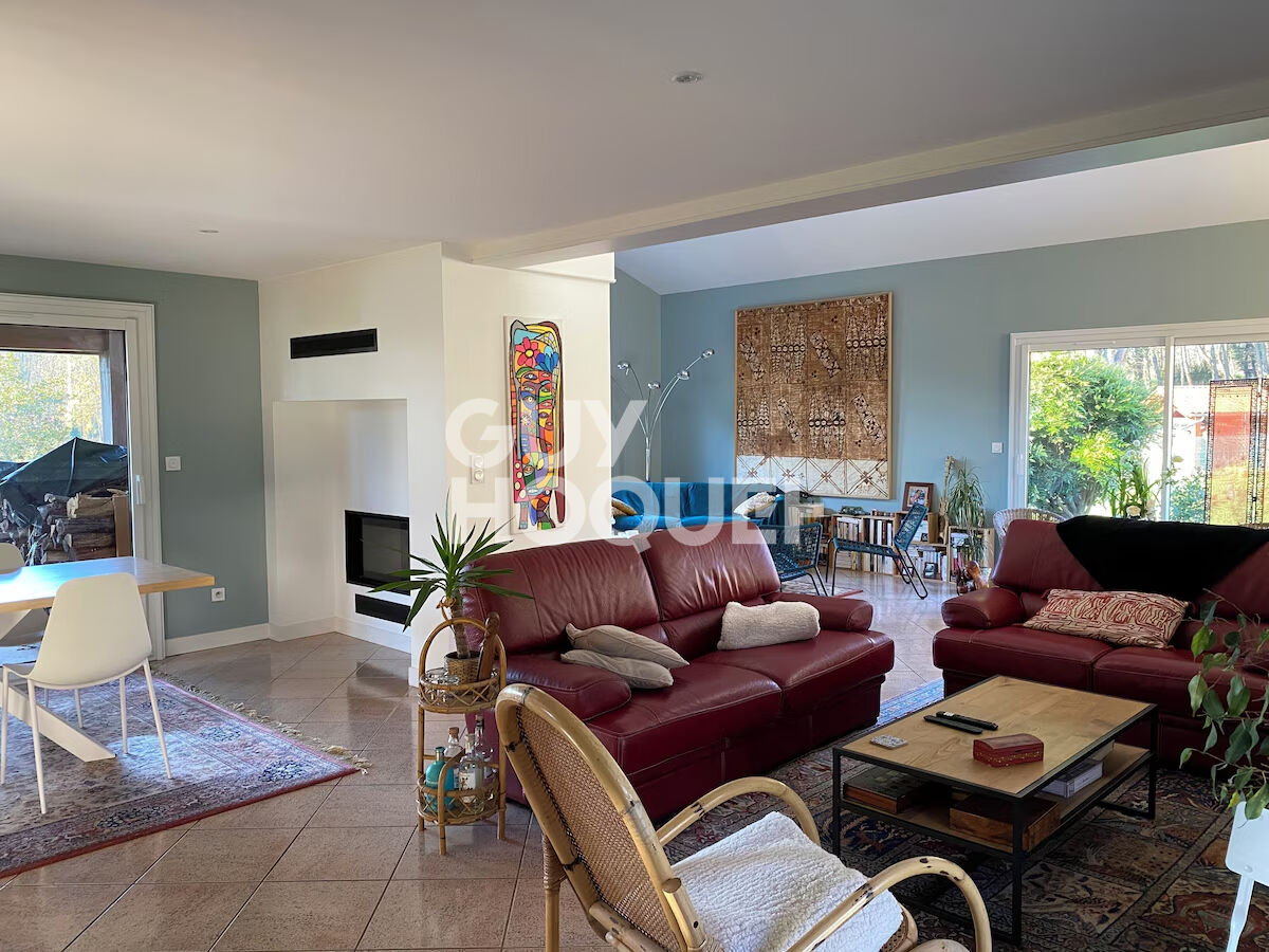 Villa d'architecte à Casteljaloux 235 m2 / 5 chambres / piscine / garage et jardin