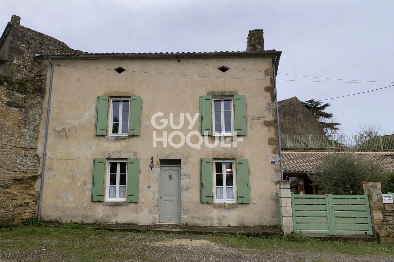 Maison chaleureuse et sa dépendance à Monségur