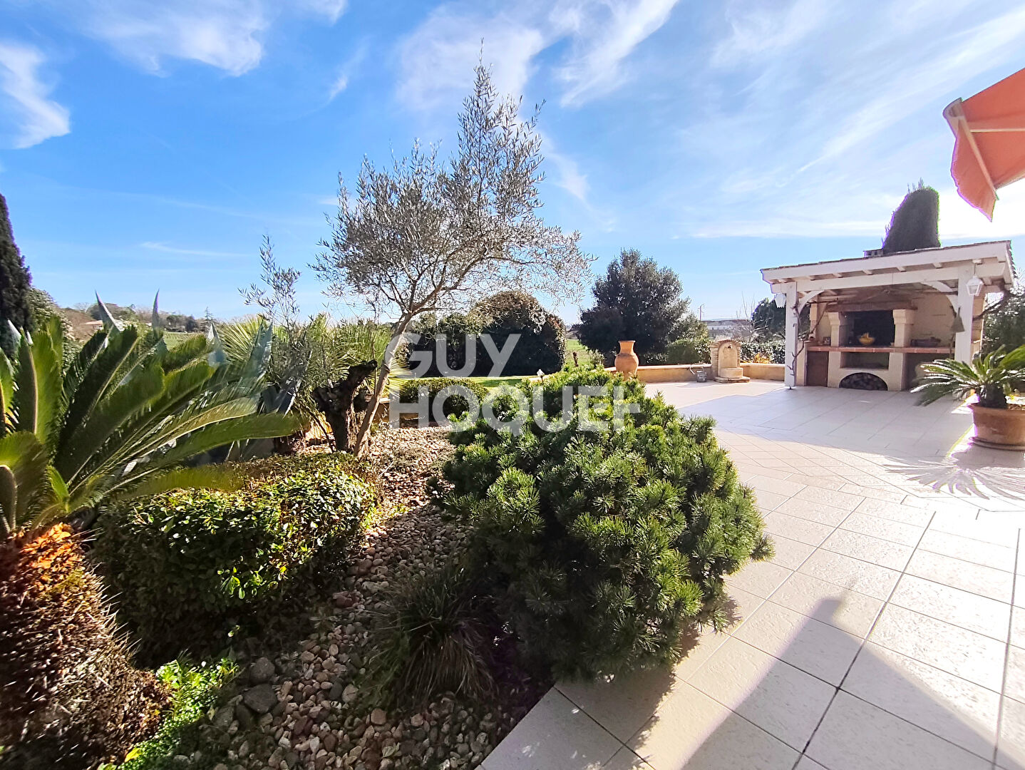 Maison bourgeoise avec dépendances et piscine