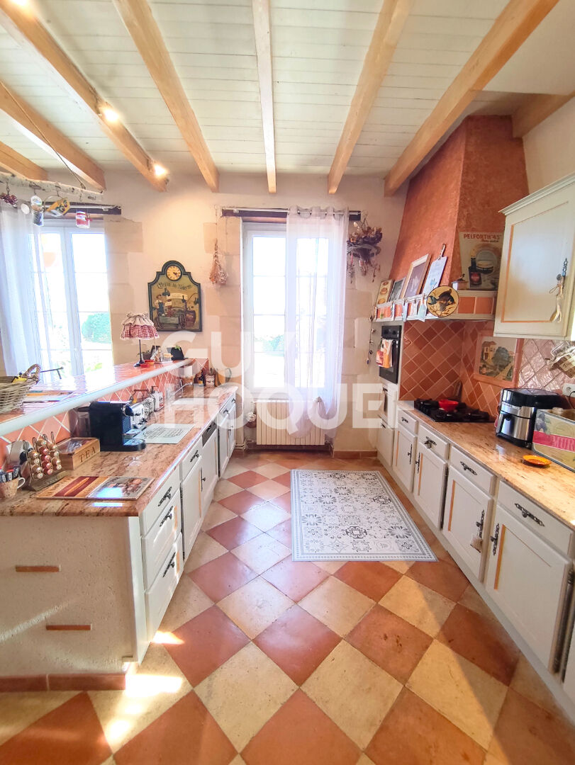 Maison bourgeoise avec dépendances et piscine