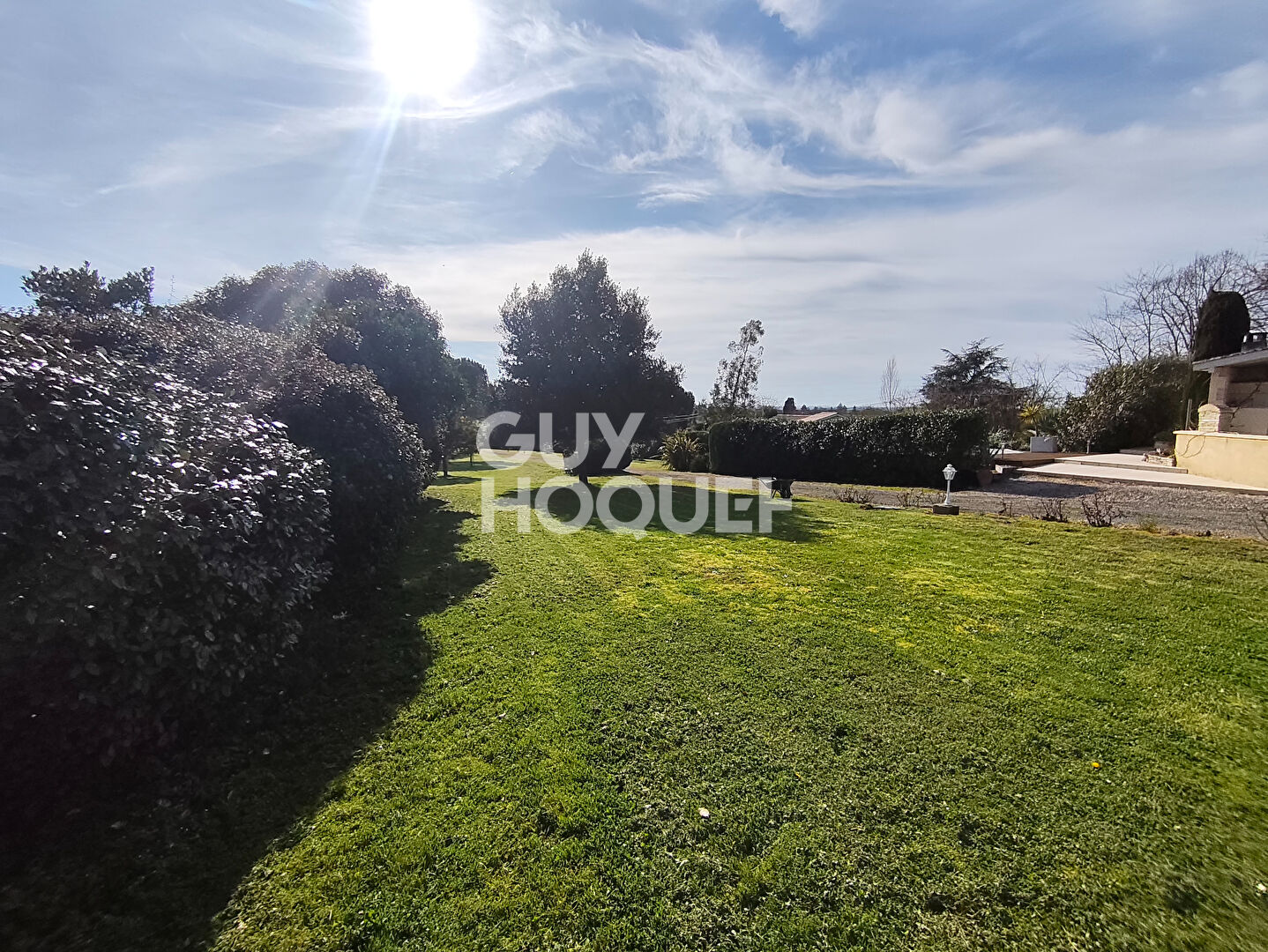 Maison bourgeoise avec dépendances et piscine