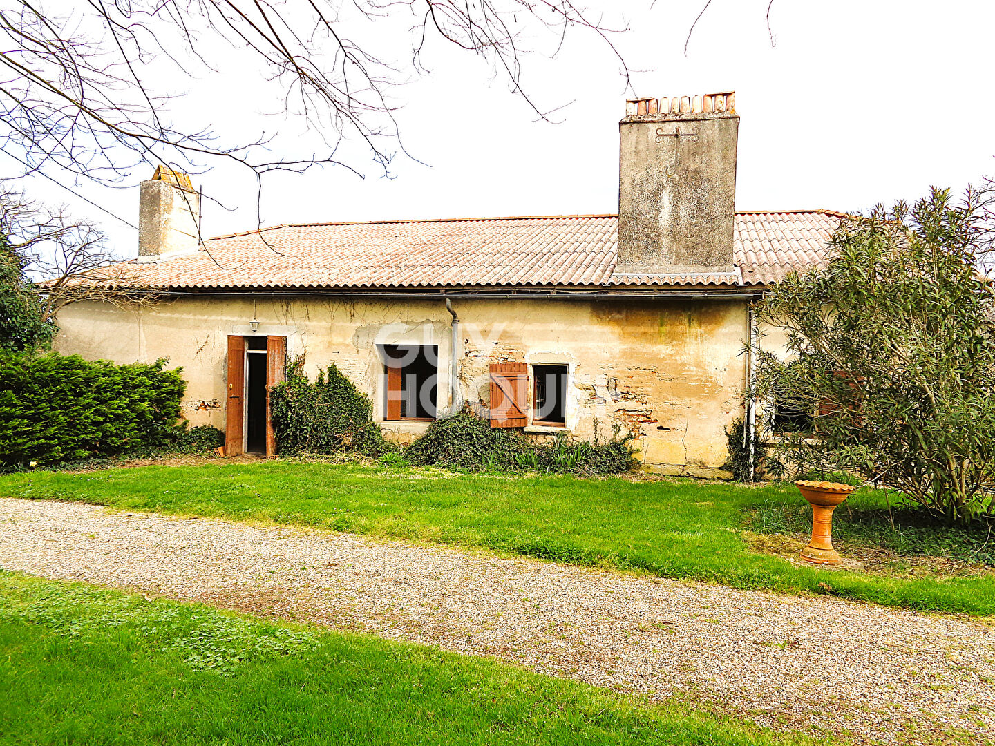 Maison familiale de plain-pied à la campagne /4 chambres et un bureau /jardin et ancienne ferme