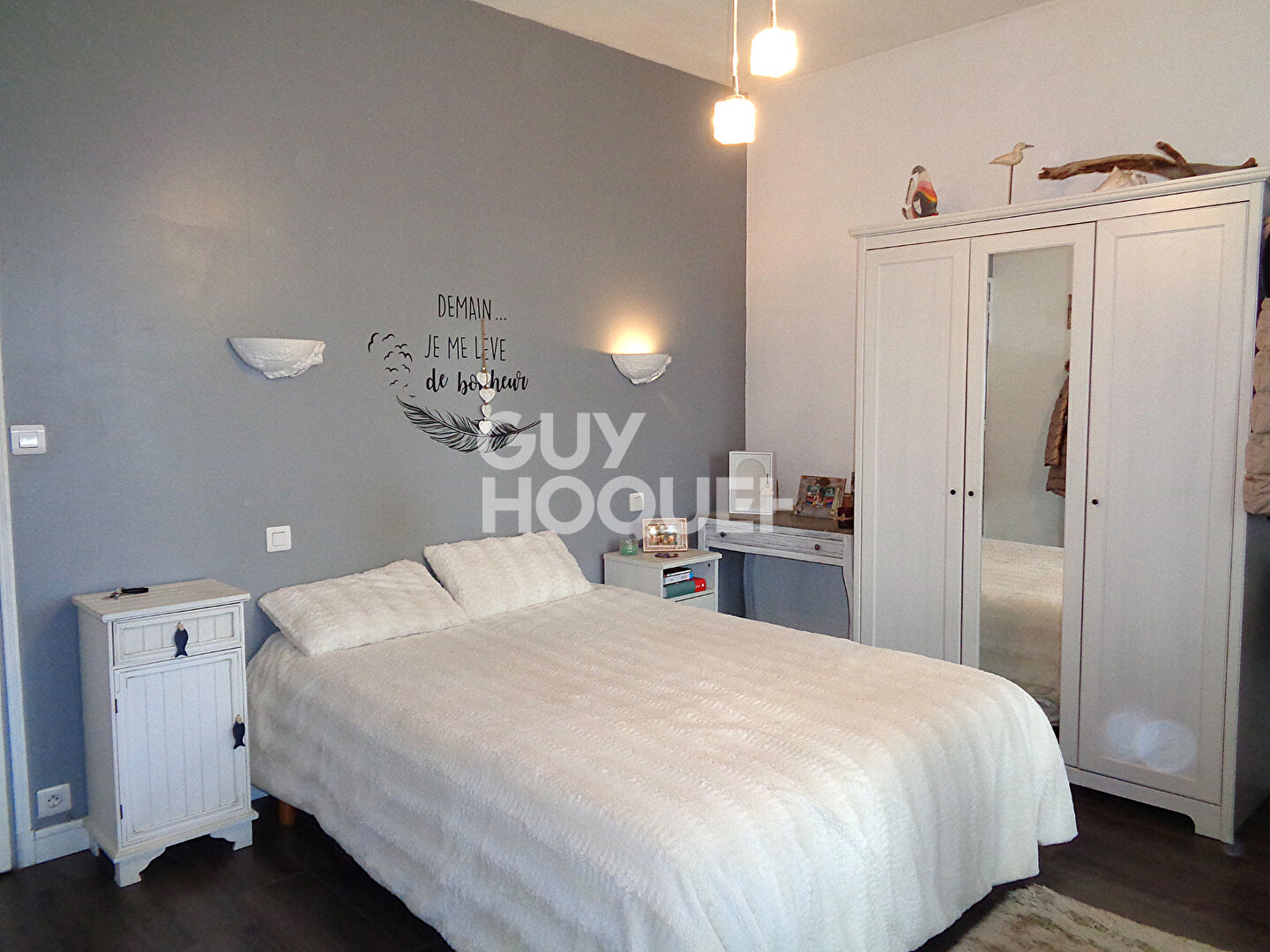 Maison familiale de plain-pied à la campagne /4 chambres et un bureau /jardin et ancienne ferme