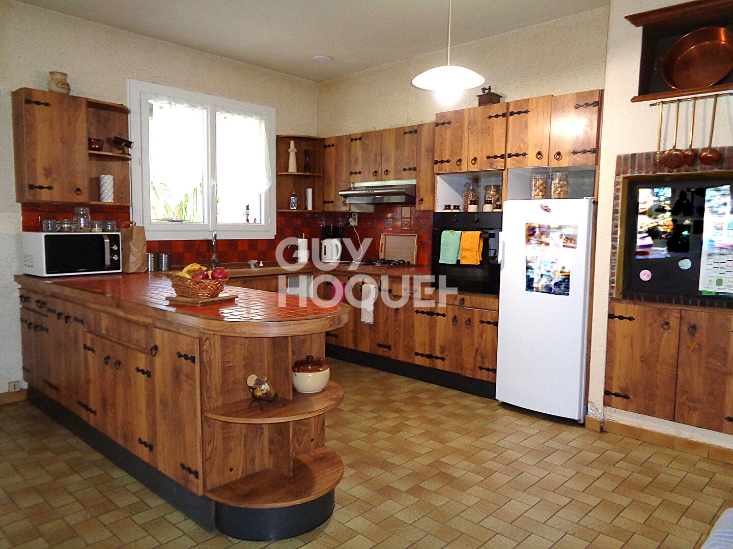 Maison familiale de plain-pied à la campagne /4 chambres et un bureau /jardin et ancienne ferme