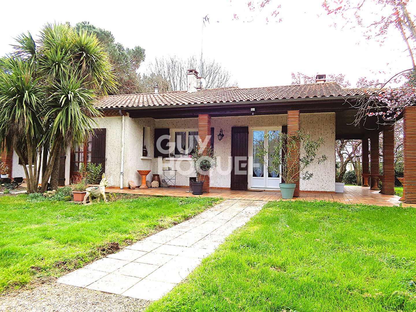 Maison familiale de plain-pied à la campagne /4 chambres et un bureau /jardin et ancienne ferme