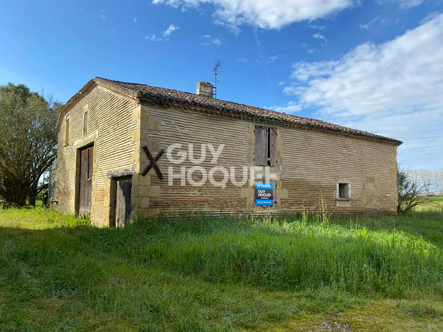 Ancienne ferme à rénover avec jardin et dépendances