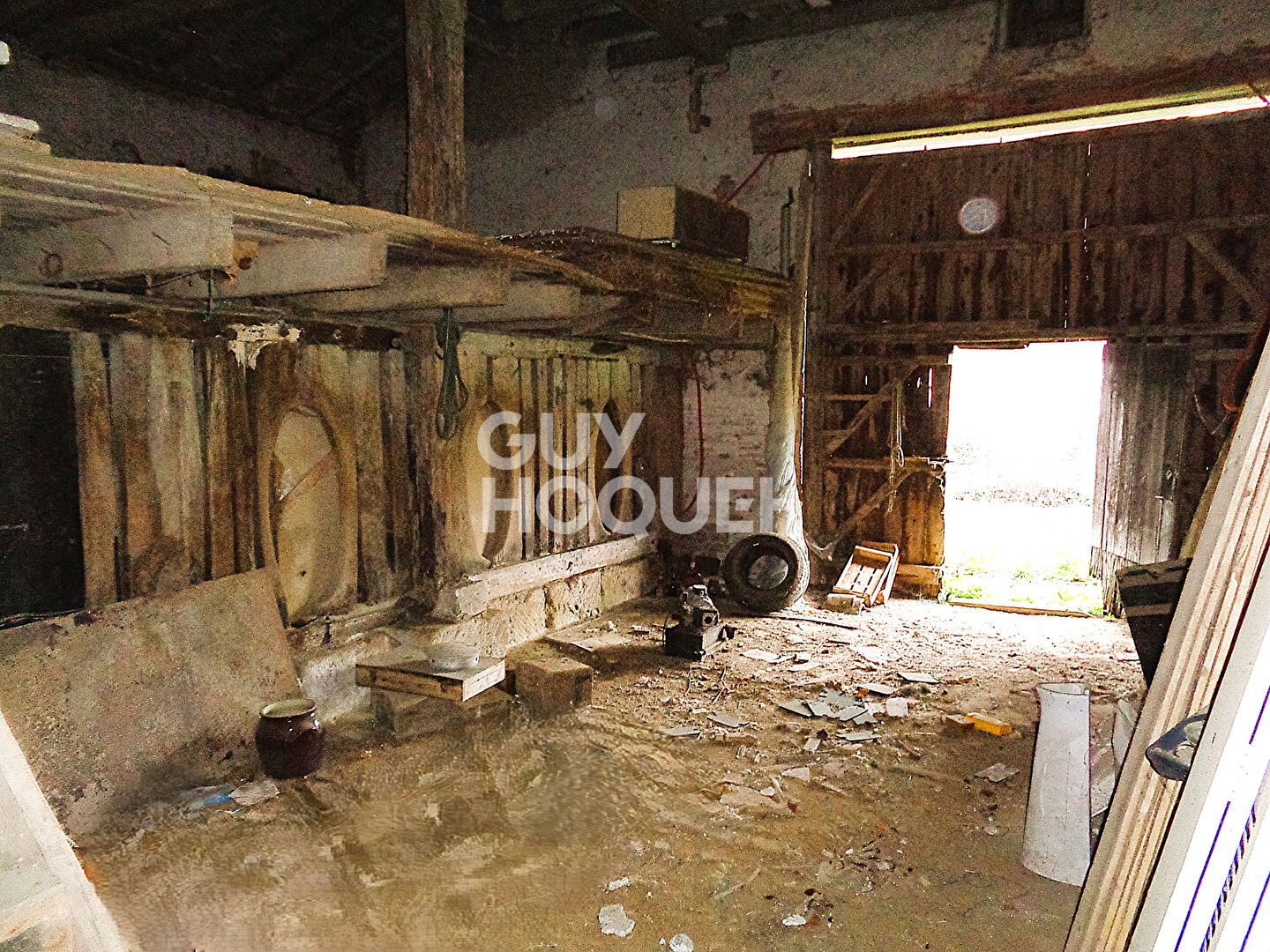 Ancienne ferme à rénover avec jardin et dépendances