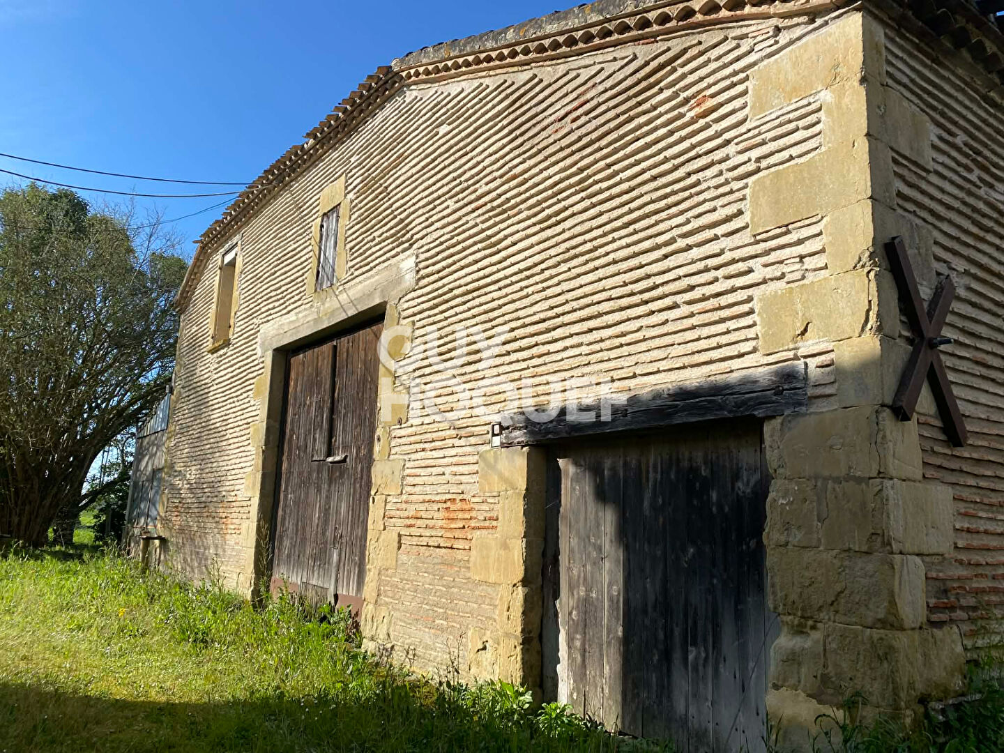 Ancienne ferme à rénover avec jardin et dépendances