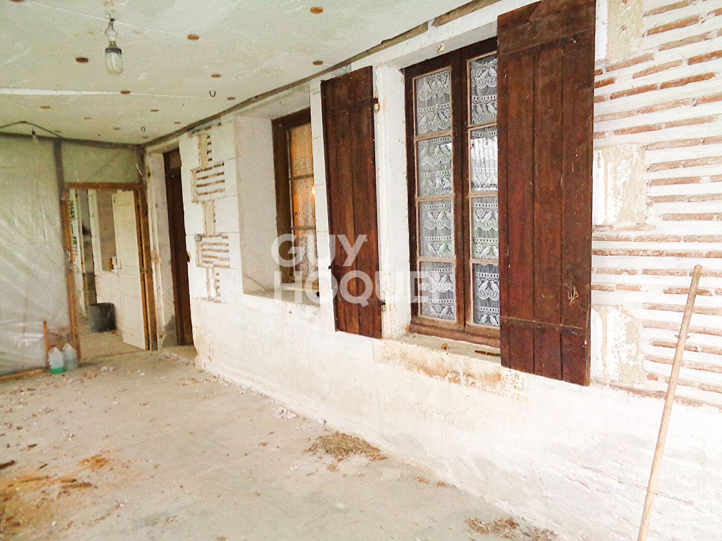 Ancienne ferme à rénover avec jardin et dépendances