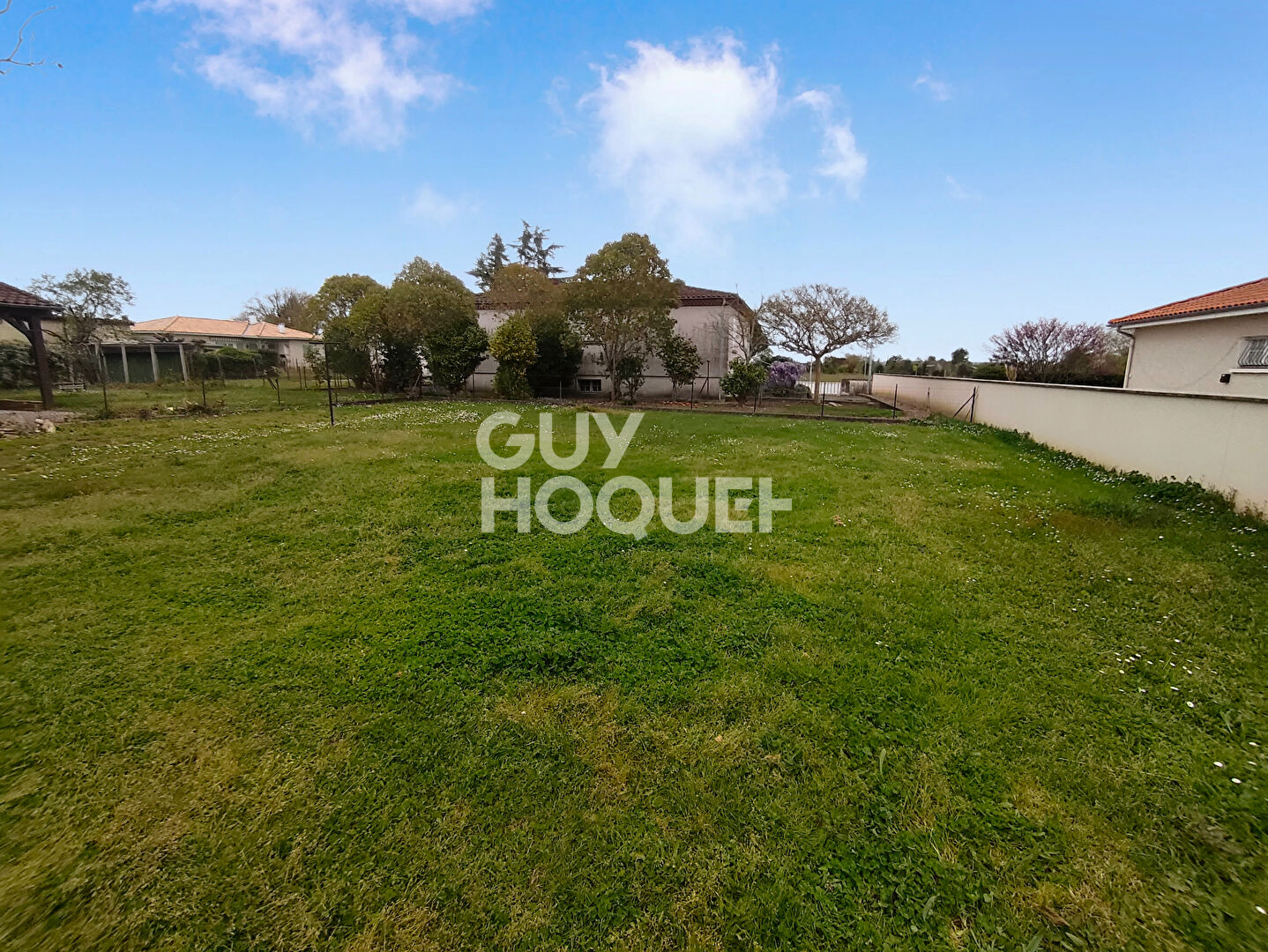 Pavillon confortable sur terrain clos de 1 000 m²