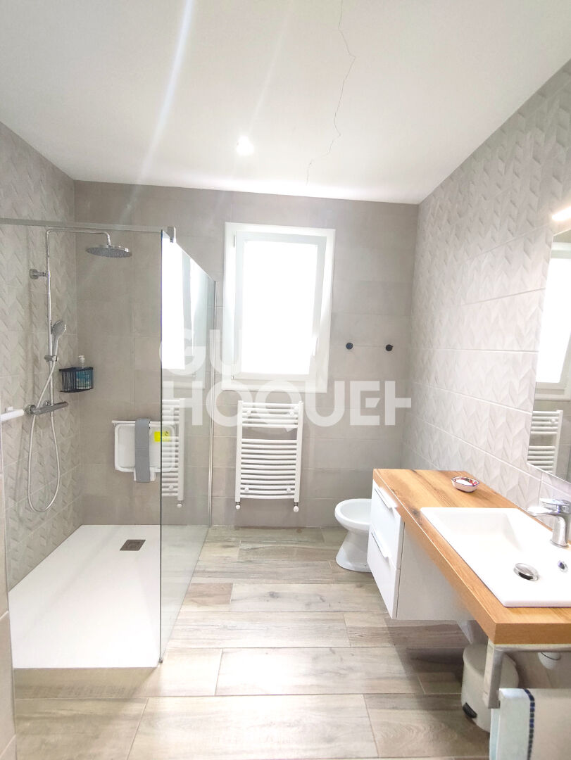 Pavillon confortable sur terrain clos de 1 000 m²