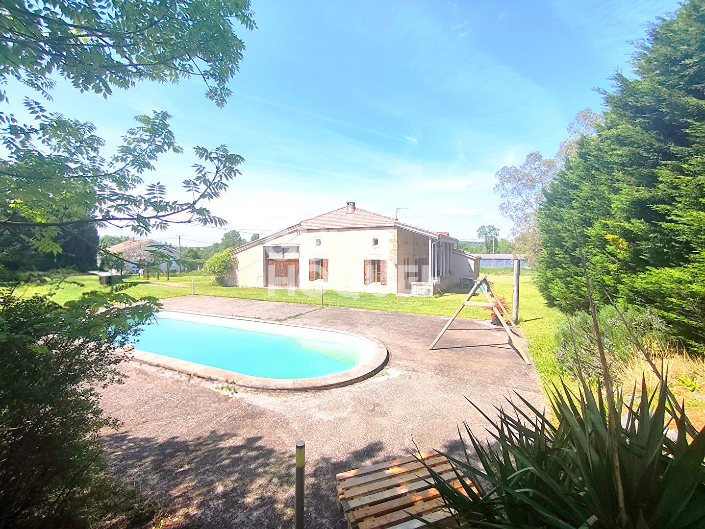 Maison en pierre 5 chambres avec piscine