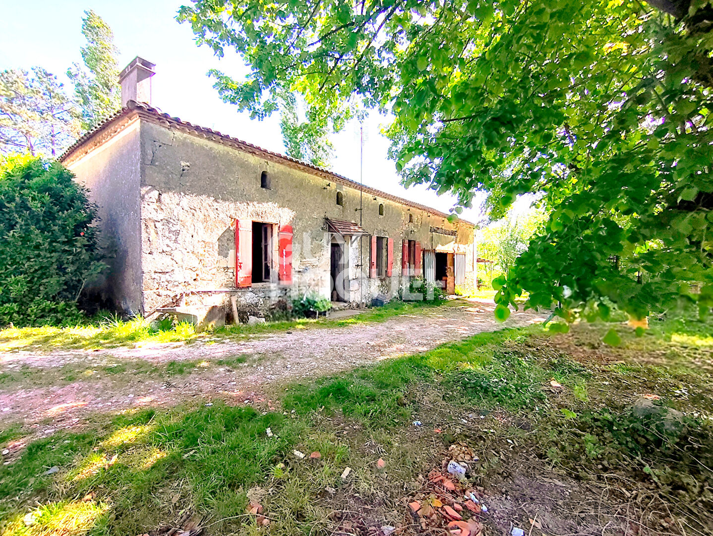 Grange à rénover avec vue dominante