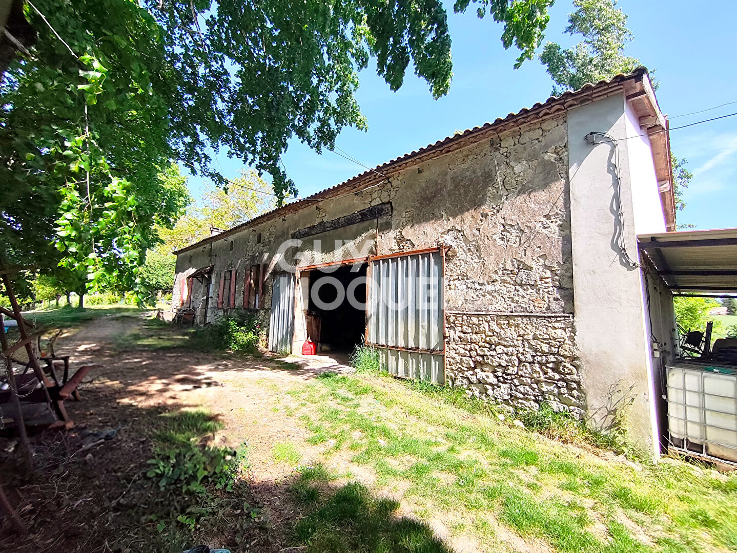 Grange à rénover avec vue dominante