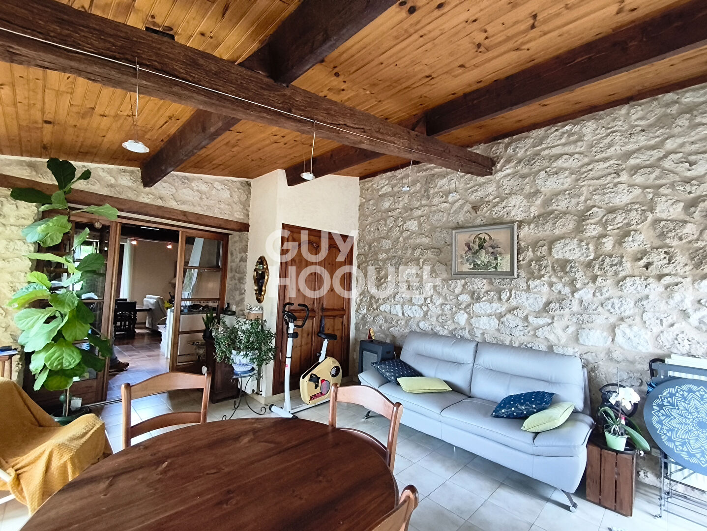 Charmante maison en pierre rénovée avec piscine Cadre campagne exceptionnel