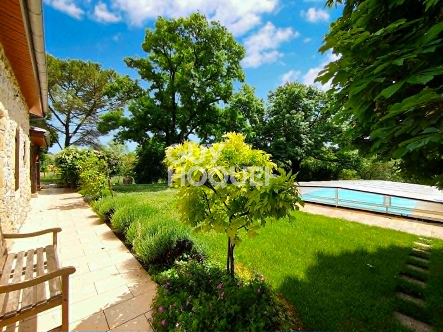 Charmante maison en pierre rénovée avec piscine Cadre campagne exceptionnel
