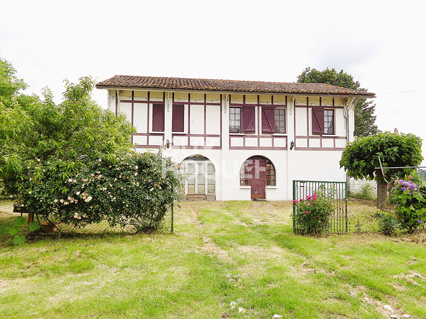 Maison atypique à la campagne/ 3 chambres/ garage/ grands espaces de rangement et jardin