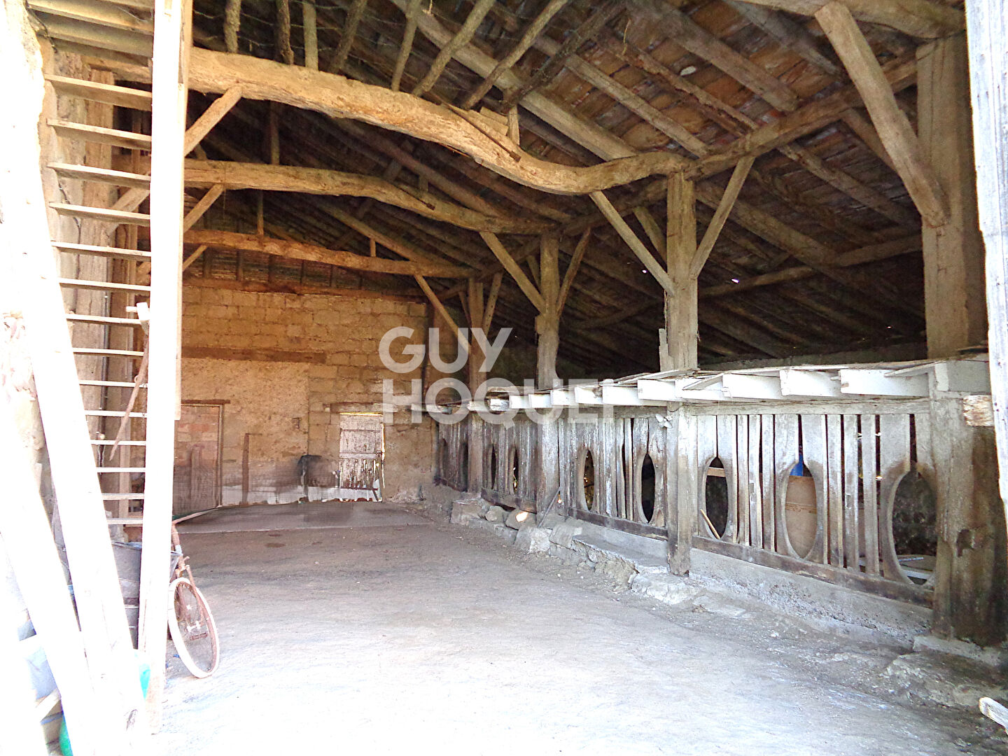 Ancien corps de ferme à rénover à la campagne