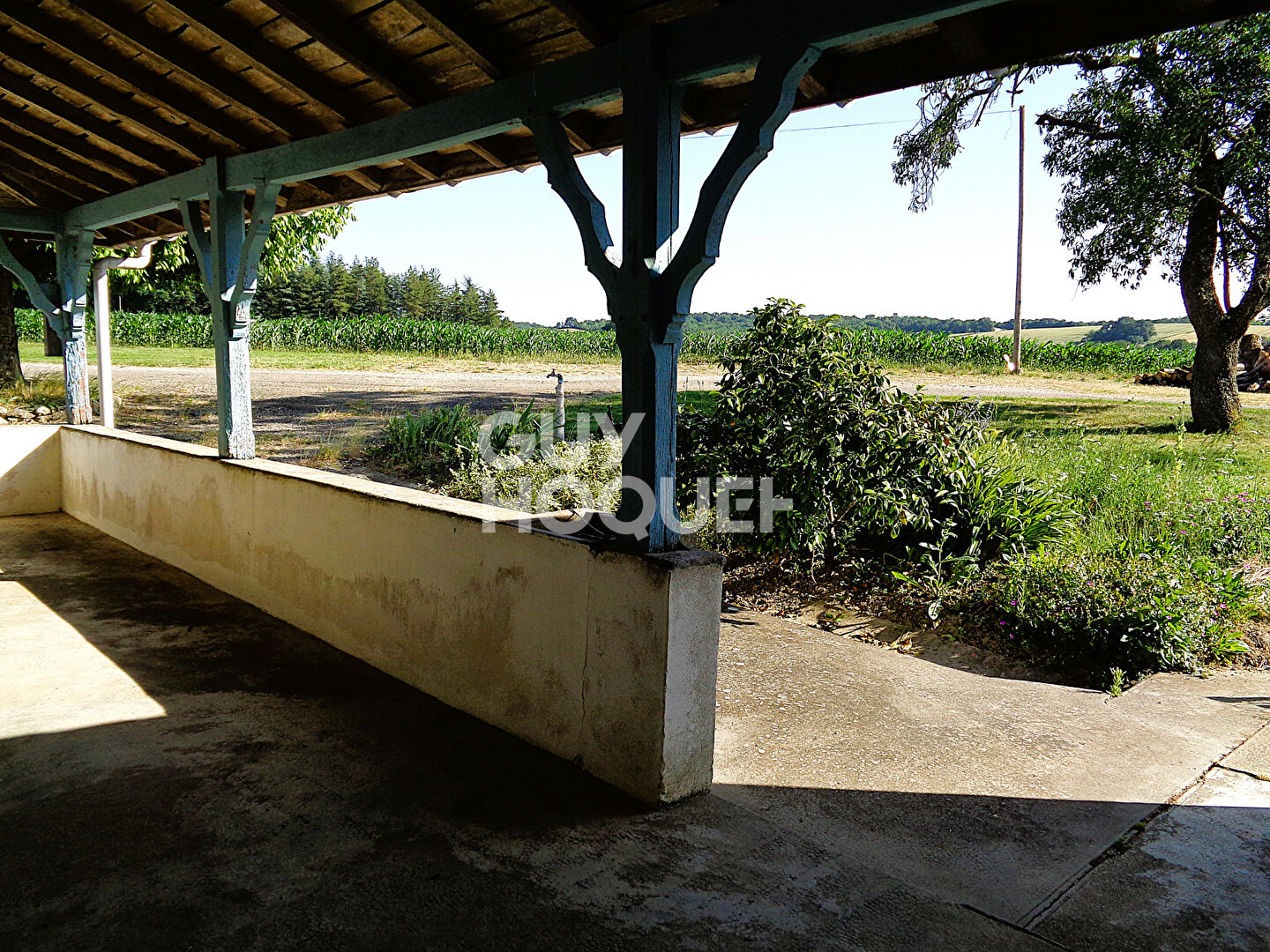 Ancien corps de ferme à rénover à la campagne