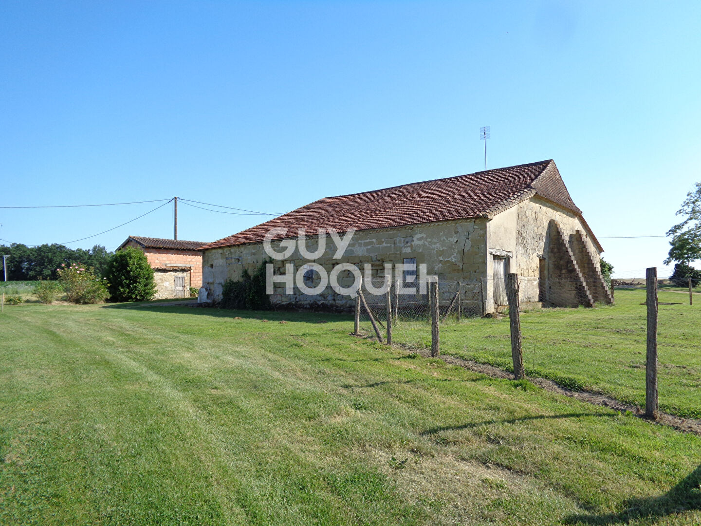Ancien corps de ferme à rénover à la campagne