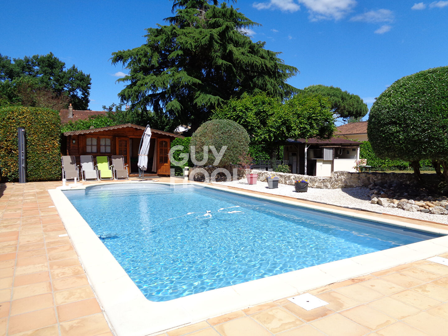 Villa entre Marmande et Casteljaloux 132 m2 / 3 chambres /garage / chalet /piscine et jardin