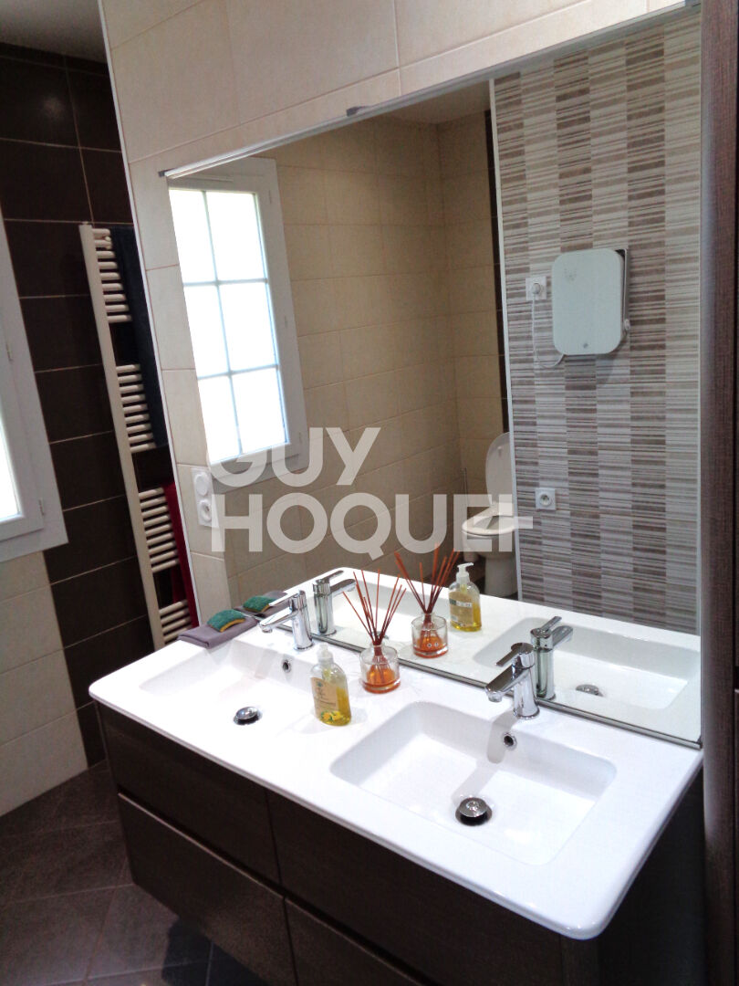 Villa entre Marmande et Casteljaloux 132 m2 / 3 chambres /garage / chalet /piscine et jardin